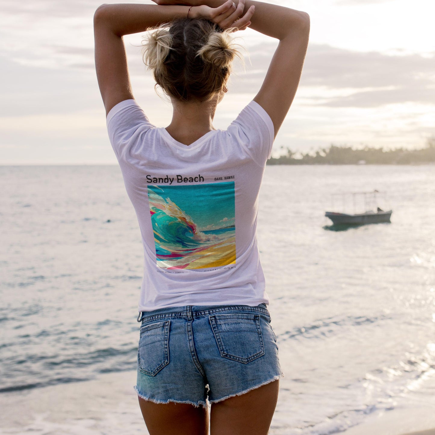 Sandy Beach Oahu Hawaii Vintage Surf Shirt Pocket Tee Classic Bodyboarder Surfer T-Shirt Gift Surfing South Shore HI Beach Wear Apparel