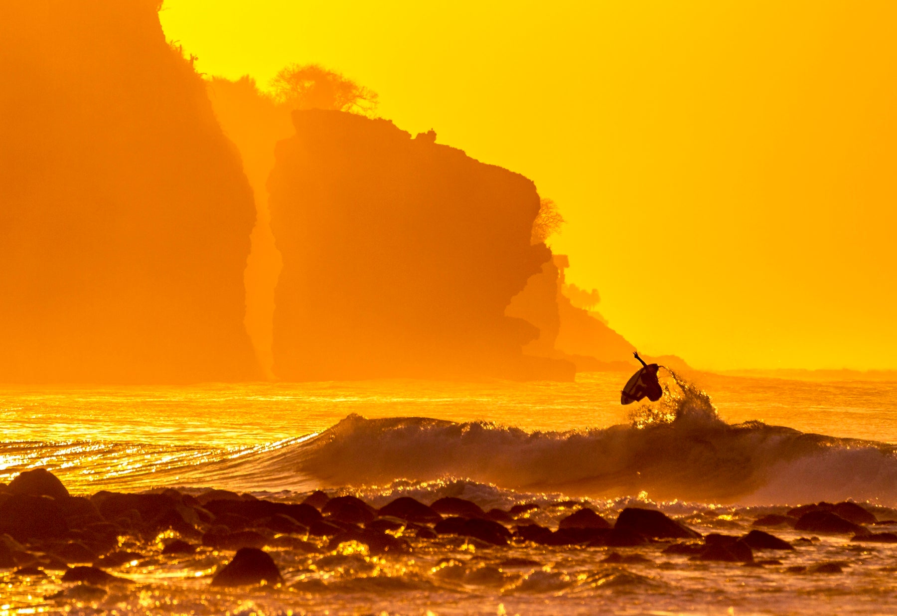 Hawaii’s Breathtaking Surf Spots and Underwater Life – Swell Scenes